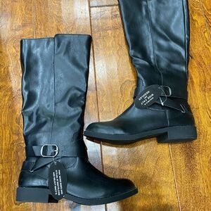 Cute and Simple Black Boots